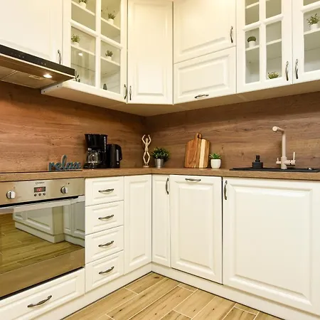 Apartment Green Leafy - Ideal 2 Bedroom
