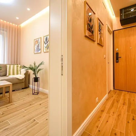 Green Leafy - Ideal 2 Bedroom