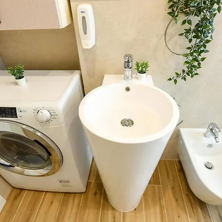 Green Leafy - Ideal 2 Bedroom Apartment
