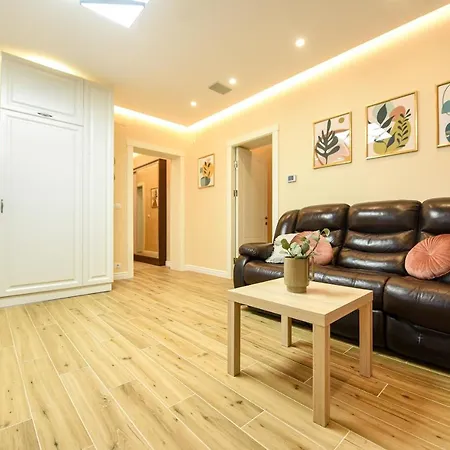 Green Leafy - Ideal 2 Bedroom Apartment Brasov