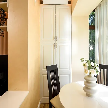 Apartment Green Leafy - Ideal 2 Bedroom *